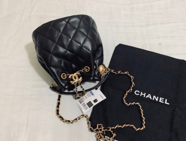 Chanel Classic Bucket Bag Gold Hardware 20cm Black - Image 2