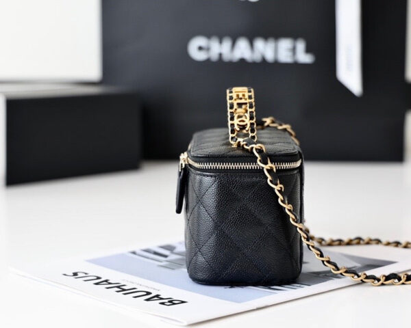 Chanel Small Vanity Bag 17cm Black - Image 4