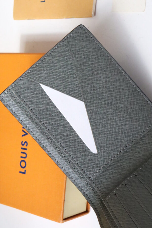 Louis Vuitton Multiple Wallet 12cm - Image 4
