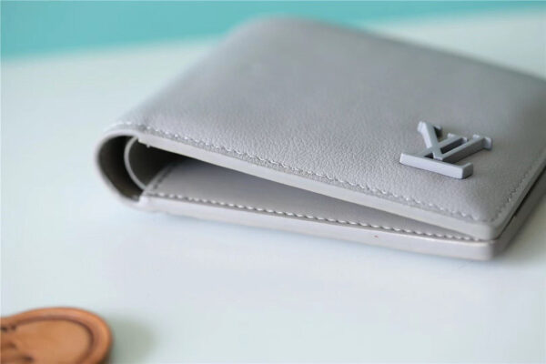 Louis Vuitton Multiple Wallet 12cm - Image 6