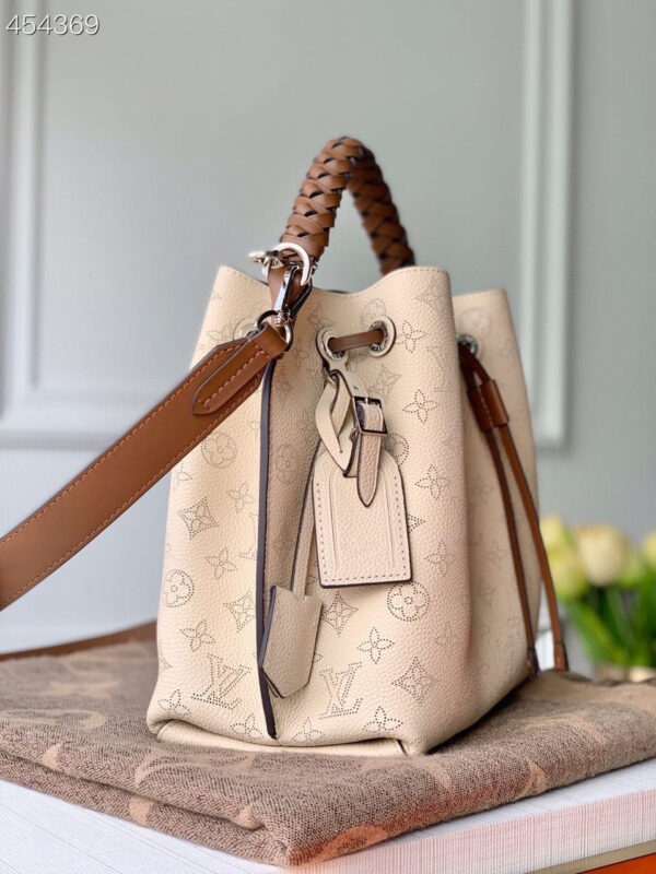 Louis Vuitton Muria Bag 22cm Mahina Calfskin Leather Spring/Summer Collection M55801 Cream - Image 2
