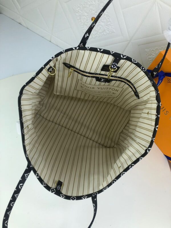 Louis Vuitton Neverfull MM Monogram Empreinte 31cm White/Orange - Image 3