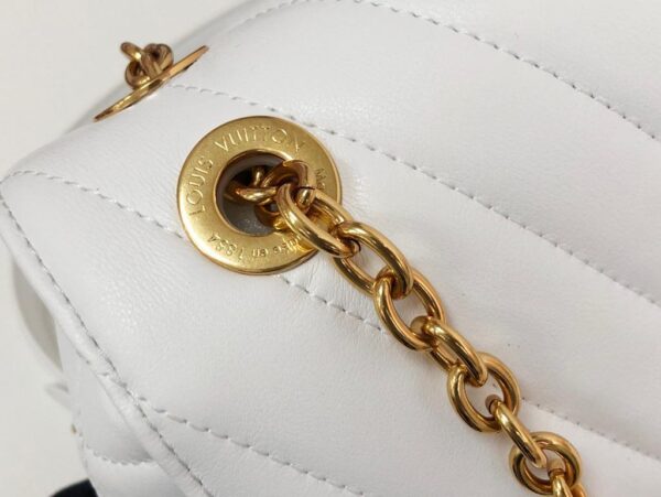 Louis Vuitton New Wave Chain Bag 24cm White - Image 5