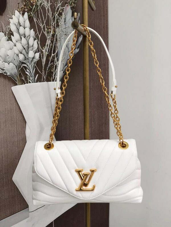 Louis Vuitton New Wave Chain Bag 24cm White - Image 9