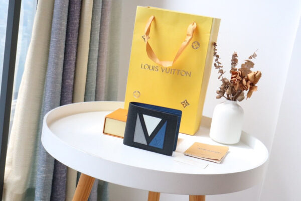 Louis Vuitton Multiple Wallet 12cm - Image 7