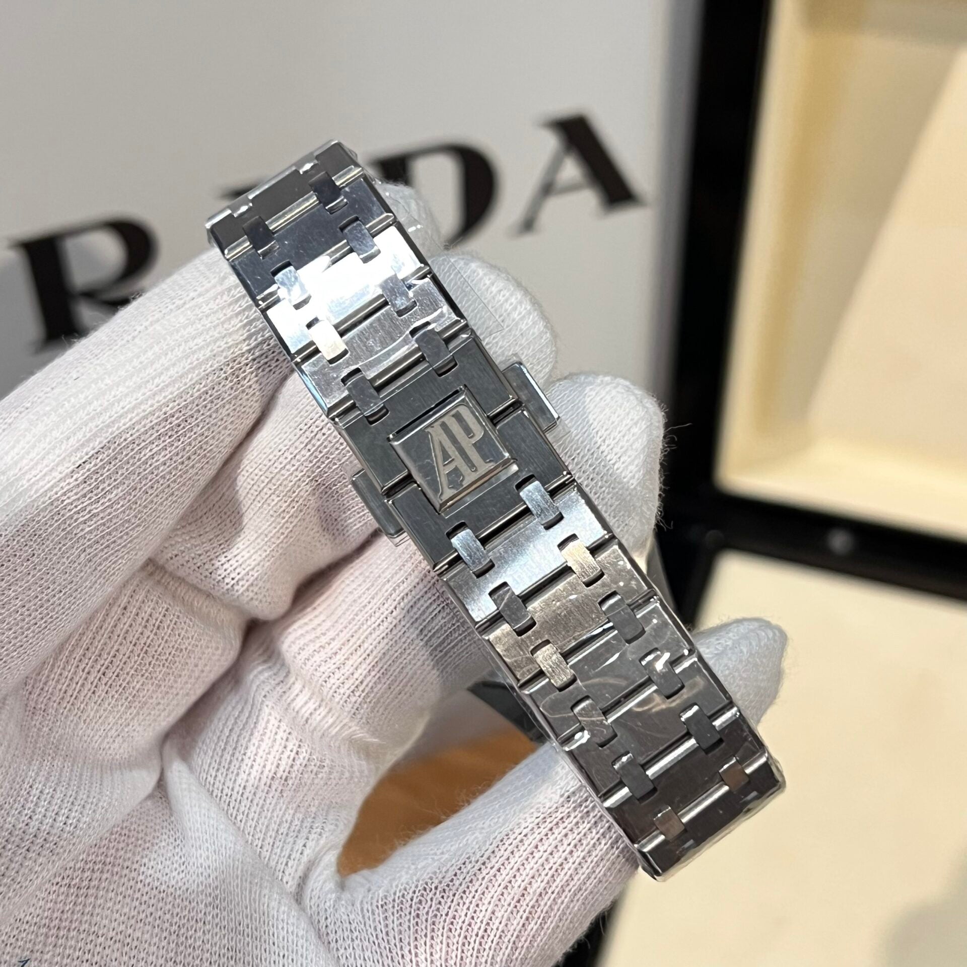 Audemars Piguet Royal Oak Watch With Diamond 33mm - Image 6