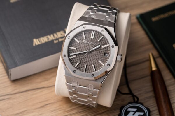 Audemars Piguet 15500ST Watch Gray Dial 41mm