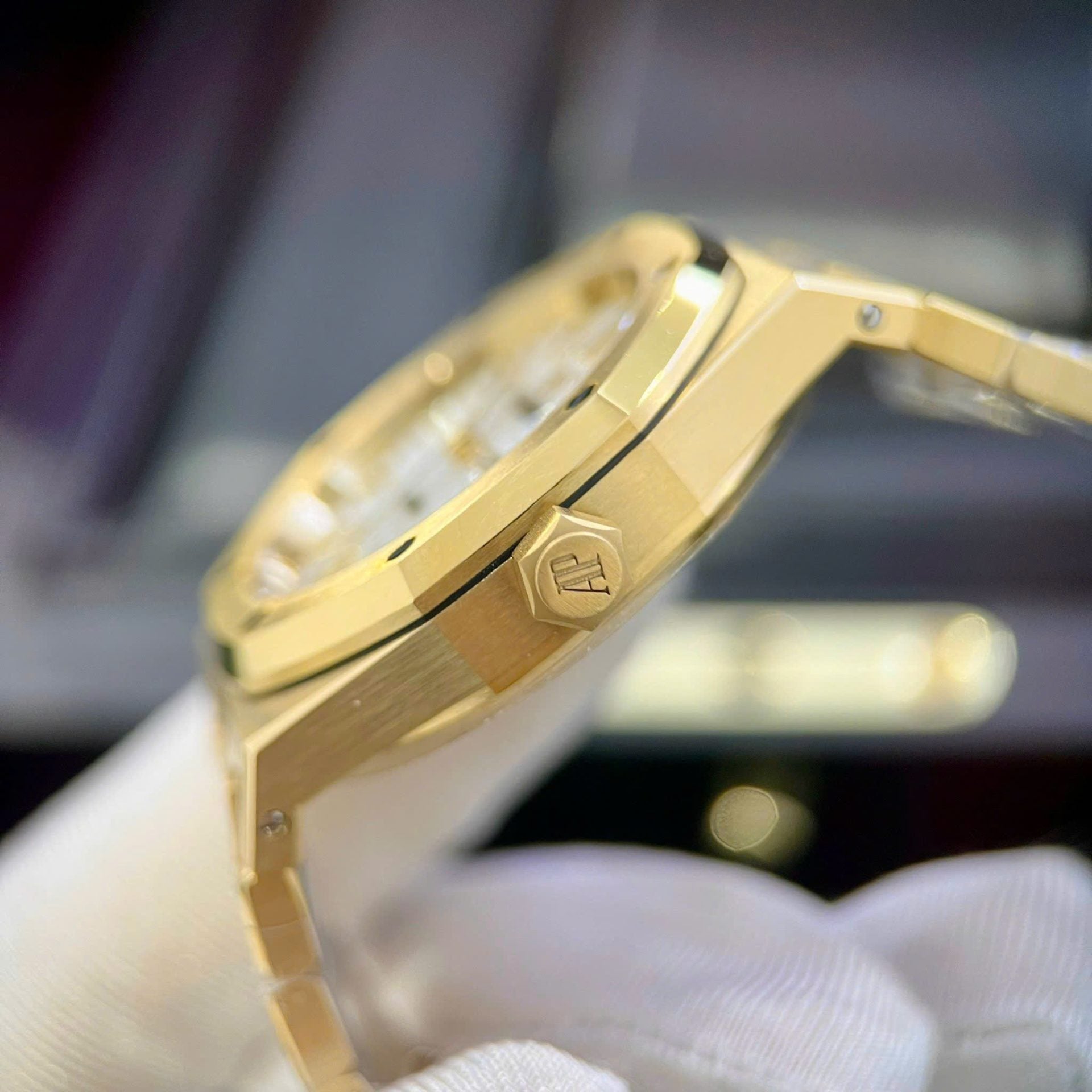 Audemars Piguet Watch Royal Oak 15450 Yellow Gold 37mm - Image 6