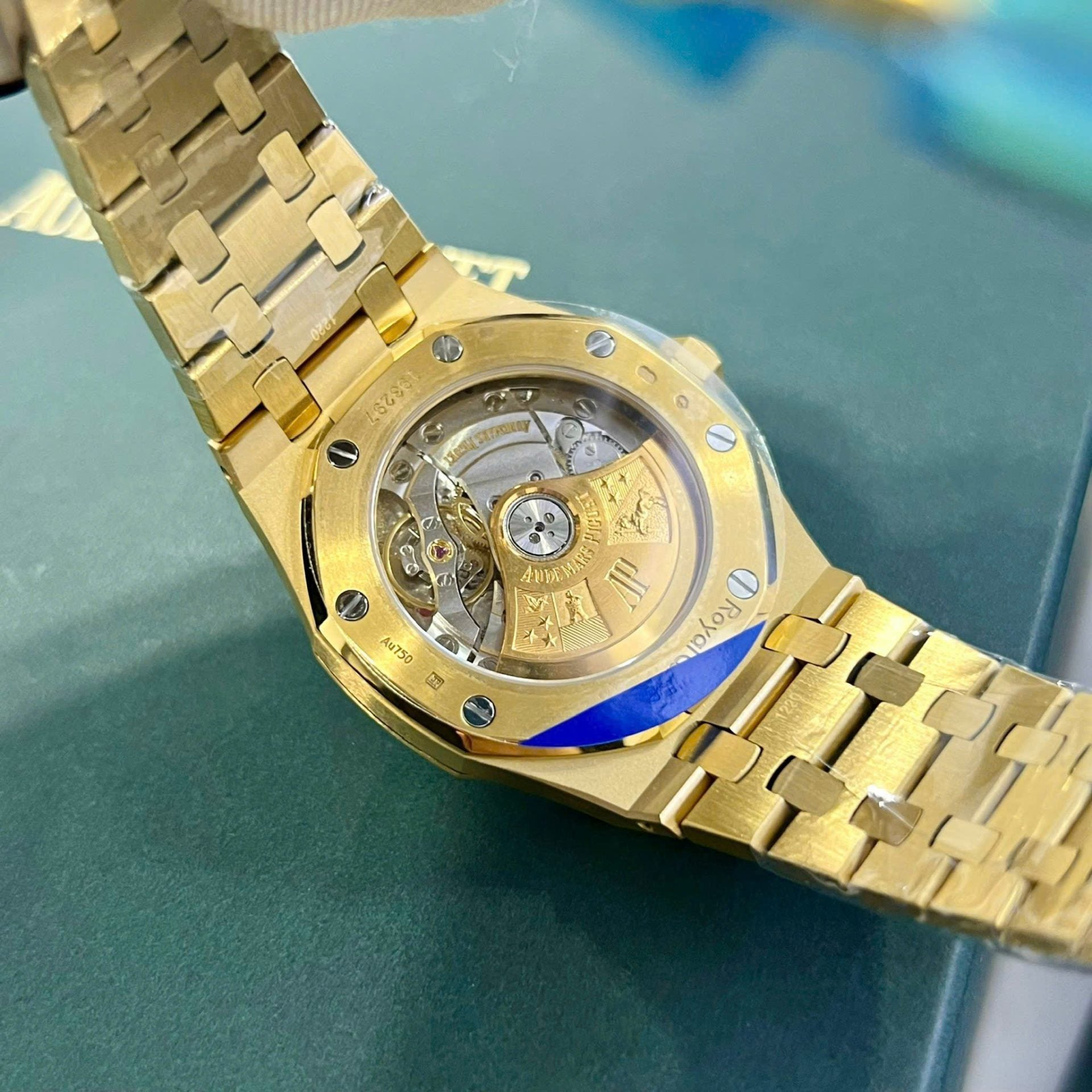 Audemars Piguet Watch Royal Oak 15450 Yellow Gold 37mm - Image 7