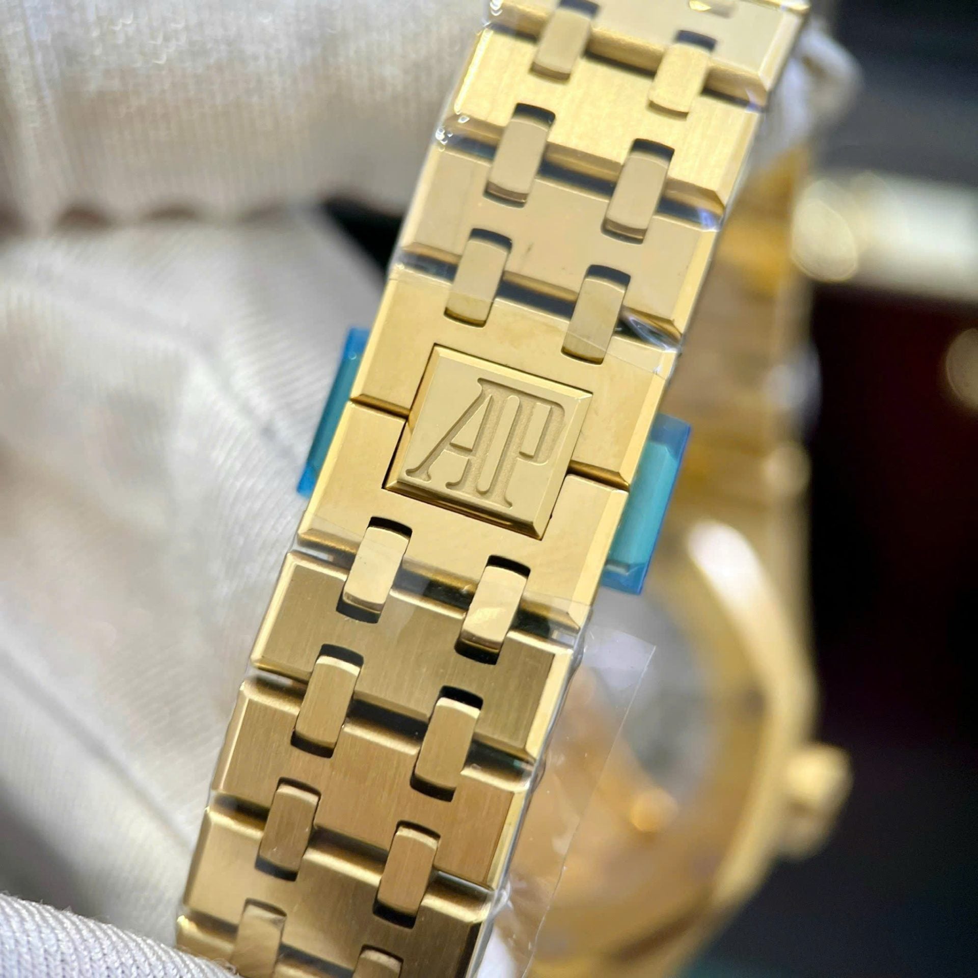 Audemars Piguet Watch Royal Oak 15450 Yellow Gold 37mm - Image 8