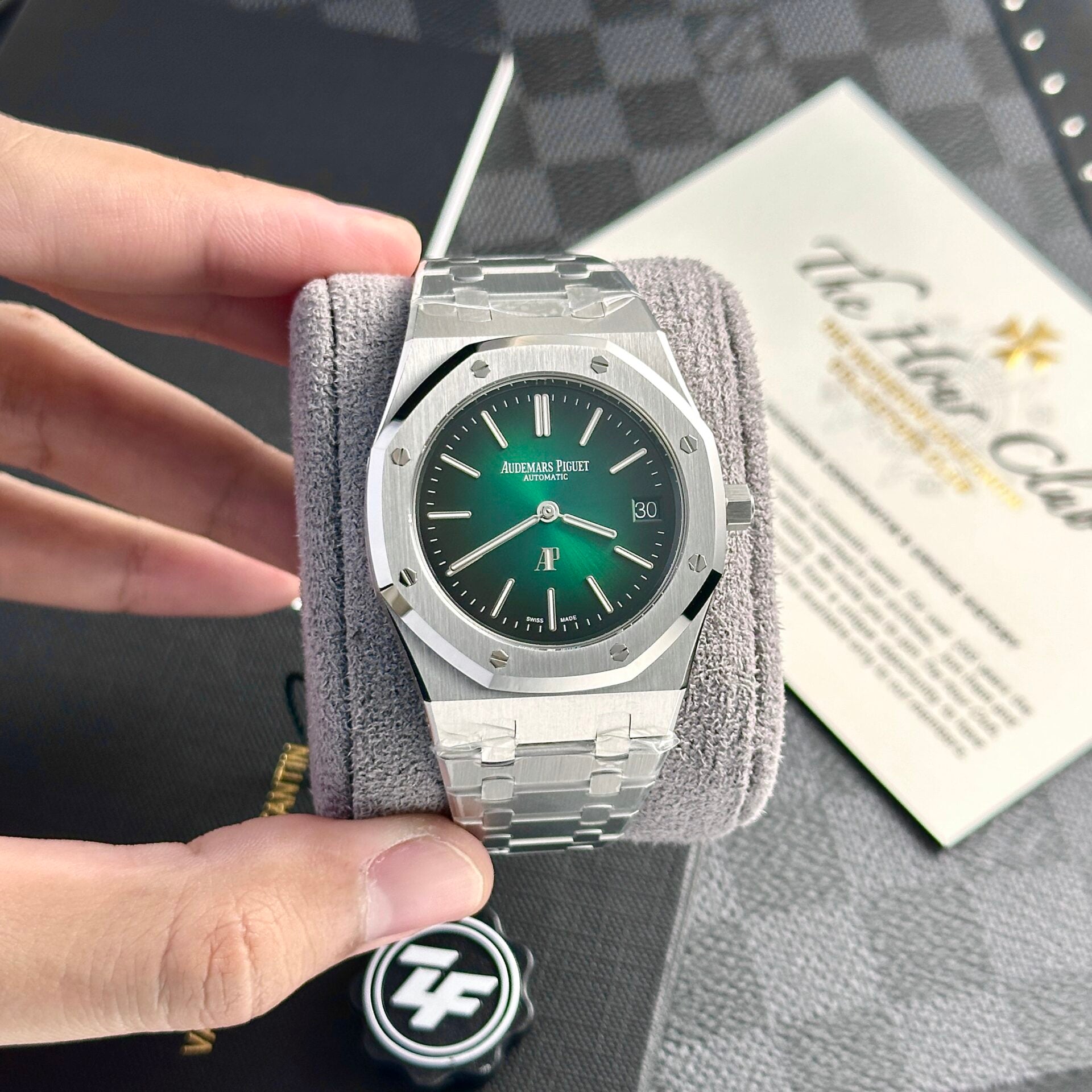 Audemars Piguet Royal Oak Jumbo 16202ST Watch Green Dial 39mm