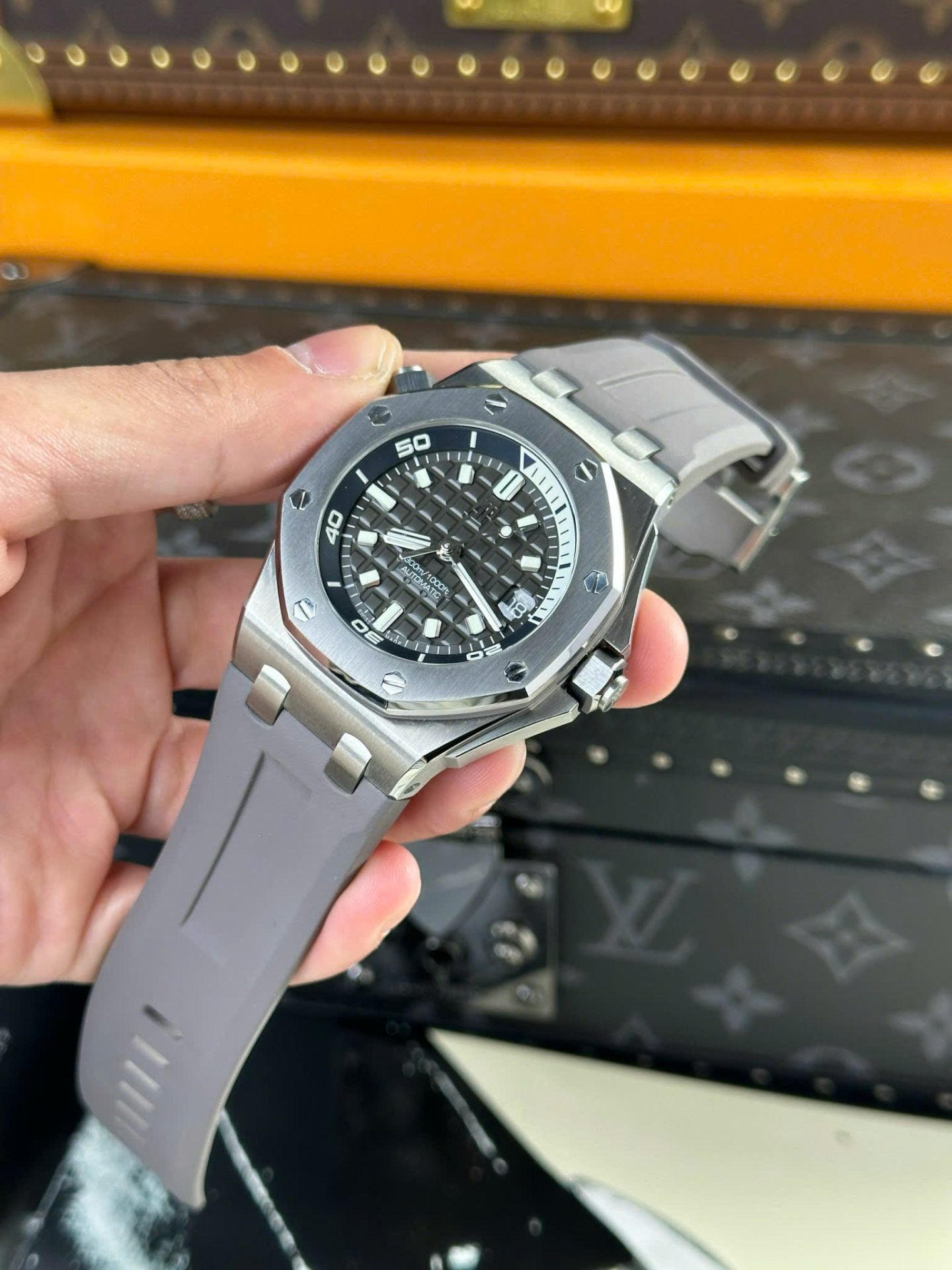 Audemars Piguet Watch Royal Oak Offshore 15720 Black Dial 42mm - Image 2