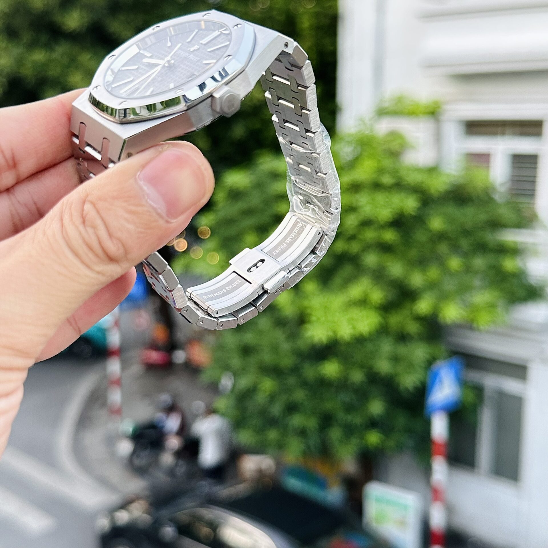 Audemars Piguet Royal Oak 15400ST Watch Grey Dial 41mm - Image 3