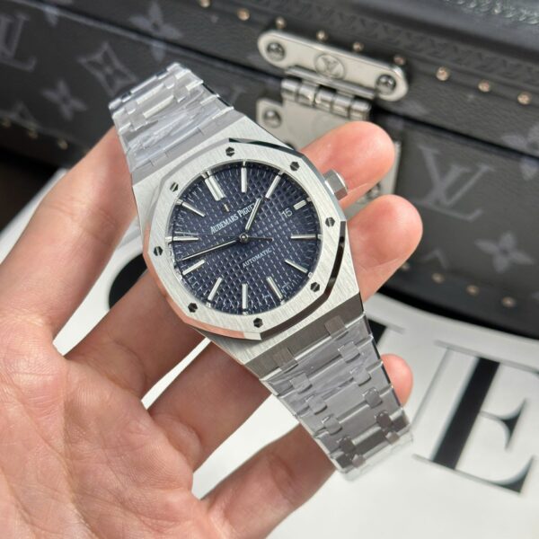 Audemars Piguet Royal Oak 15400ST Watch Blue Dial Metal Wire 41mm - Image 2
