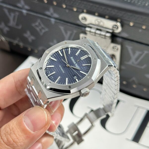 Audemars Piguet Royal Oak 15400ST Watch Blue Dial Metal Wire 41mm - Image 4