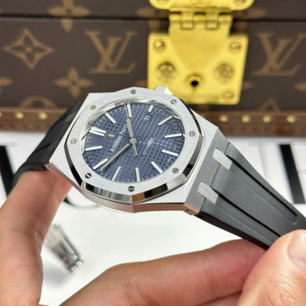 Audemars Piguet Royal Oak 15400ST Watch Blue Dial Rubber Strap 41mm - Image 3
