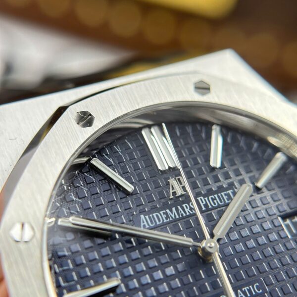 Audemars Piguet Royal Oak 15400ST Watch Blue Dial Rubber Strap 41mm - Image 5