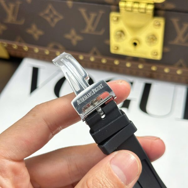 Audemars Piguet Royal Oak 15400ST Watch Blue Dial Rubber Strap 41mm - Image 11