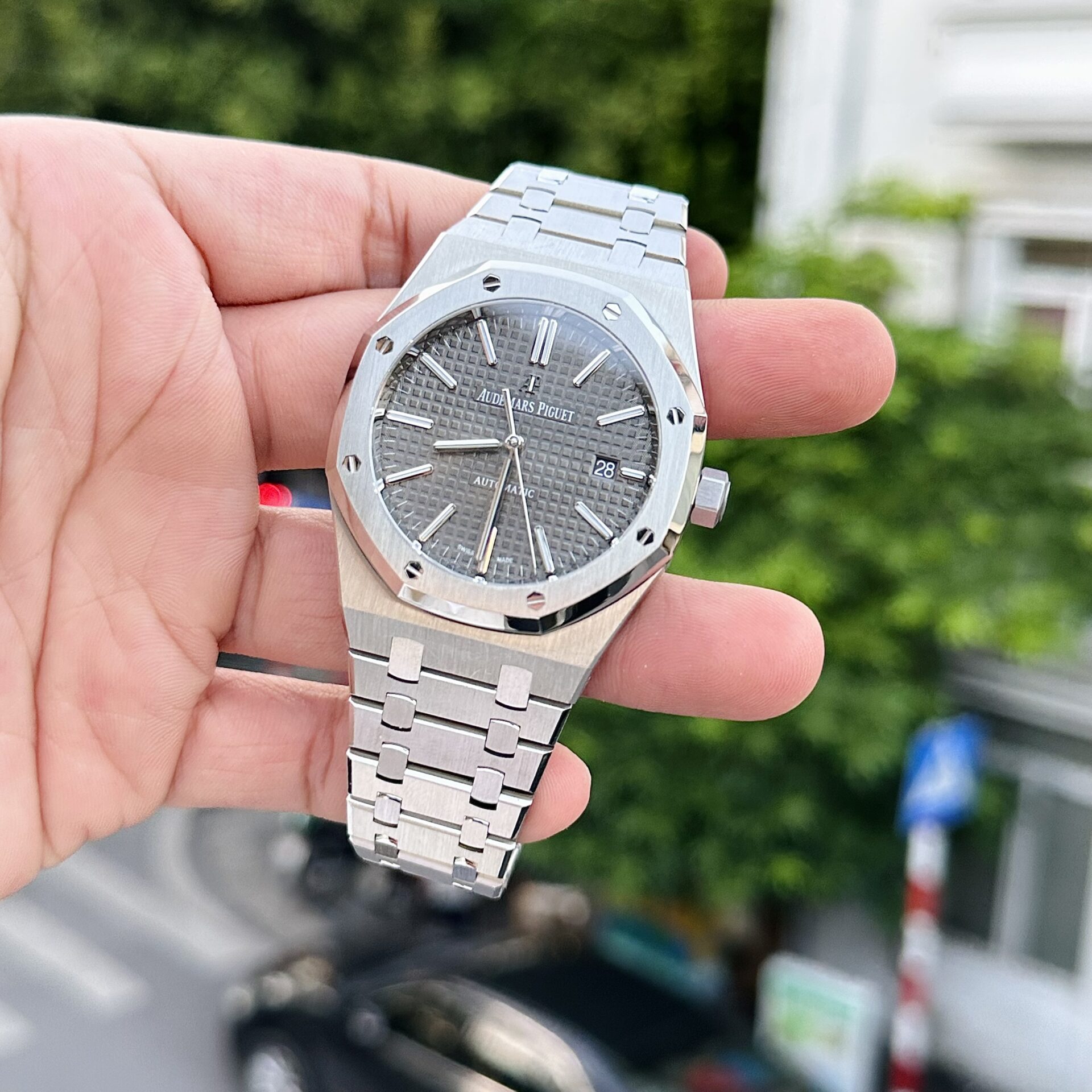 Audemars Piguet Royal Oak 15400ST Watch Grey Dial 41mm - Image 2