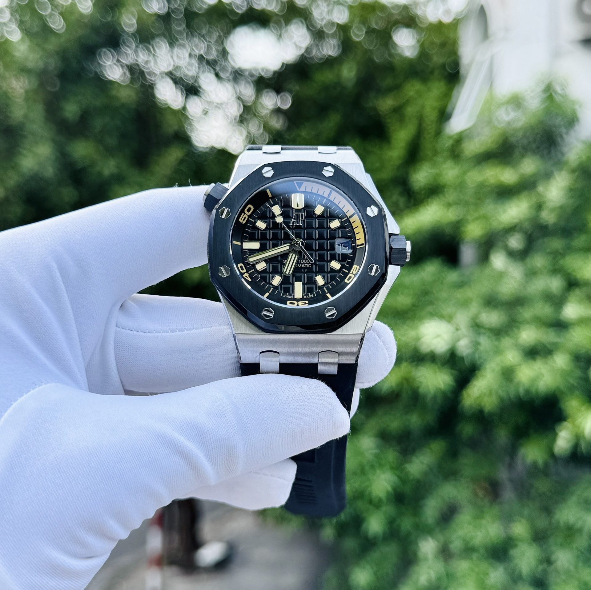 Audemars Piguet Watch Royal Oak 15720ST Black Dial 42mm - Image 2