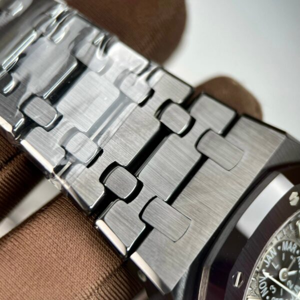 Audemars Piguet Royal Oak 26579CB Black Ceramic Watch 41mm - Image 6