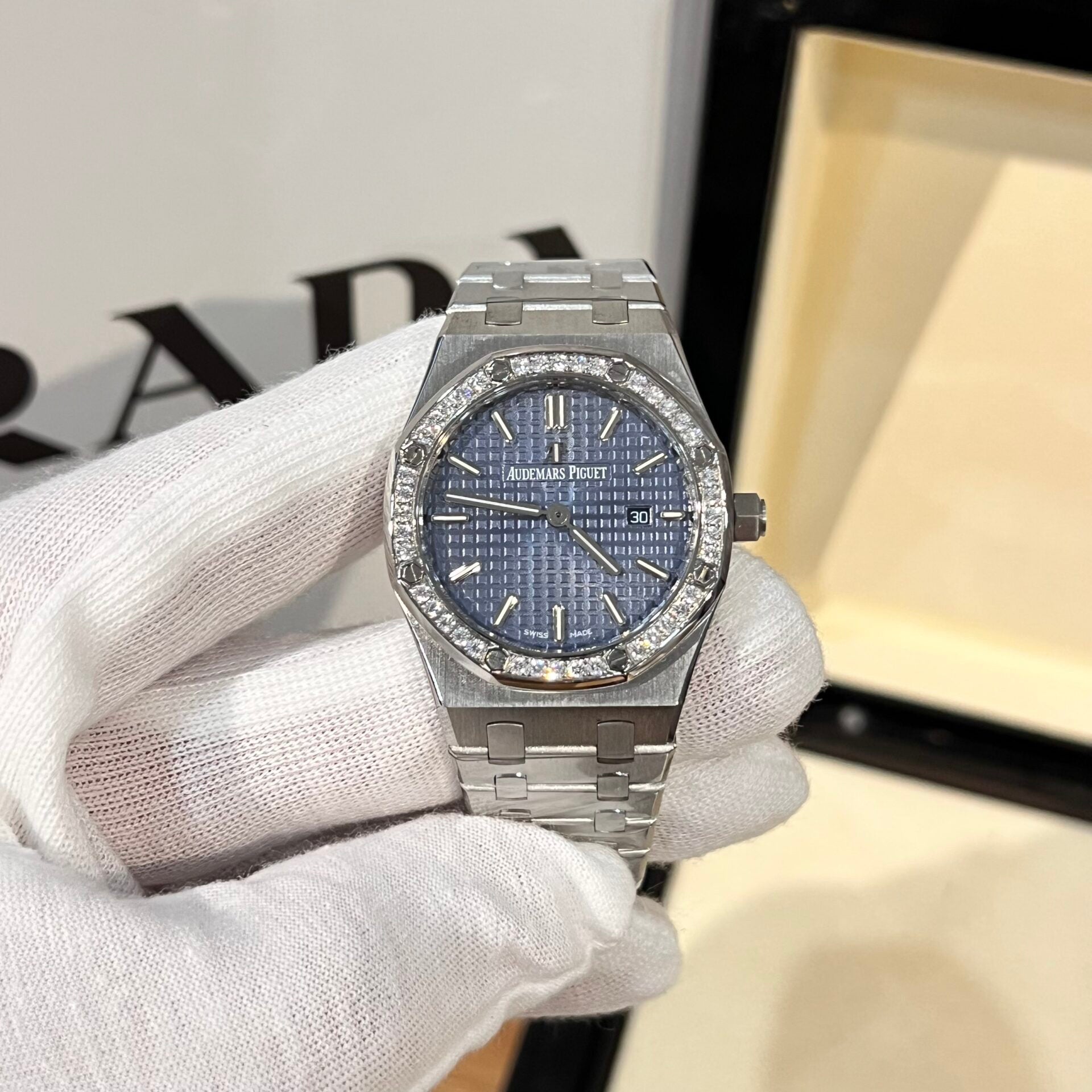 Audemars Piguet Royal Oak Watch With Diamond 33mm