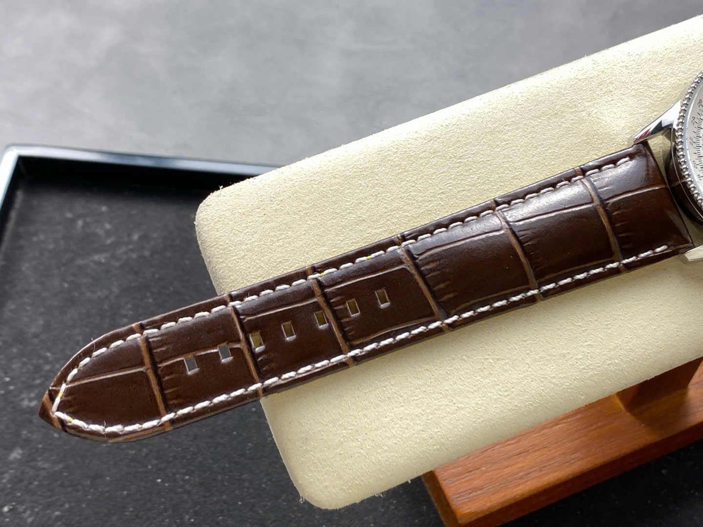 Breitling Navitimer Watch Brown Leather Strap 41mm - Image 9