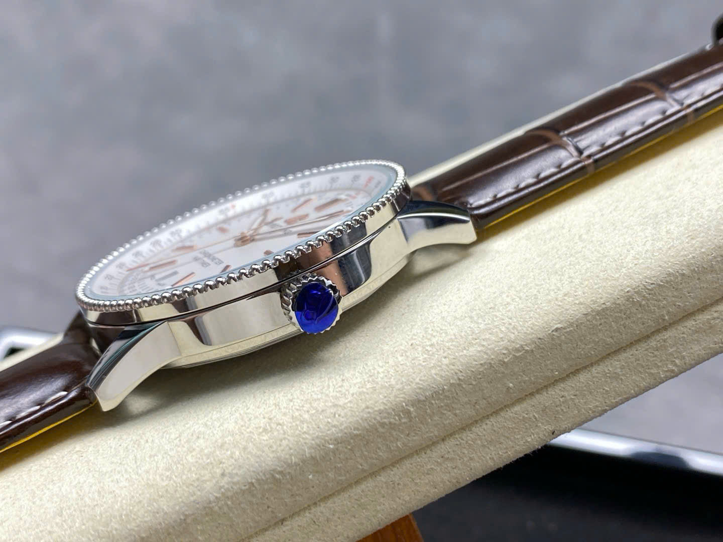 Breitling Navitimer Watch Brown Leather Strap 41mm - Image 5