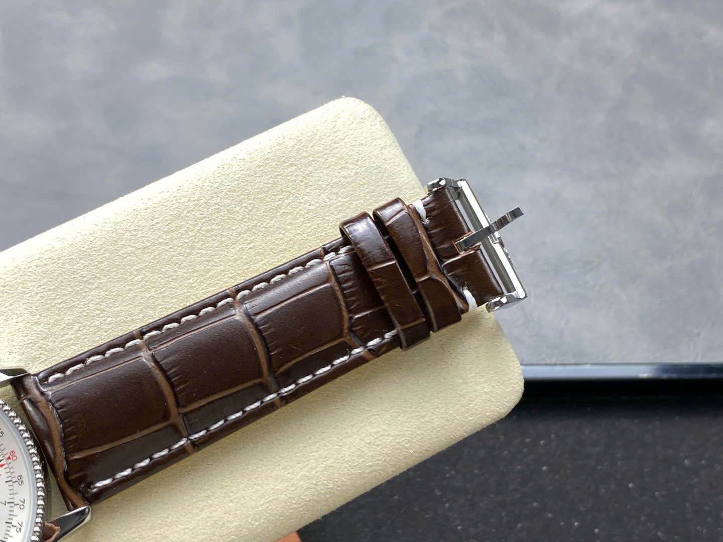 Breitling Navitimer Watch Brown Leather Strap 41mm - Image 8