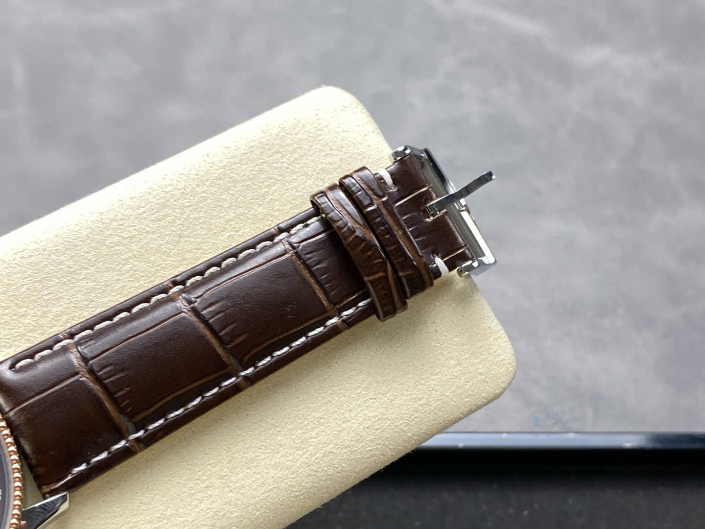 Breitling Navitimer Watch Gray Dial & Leather Strap 41mm - Image 8