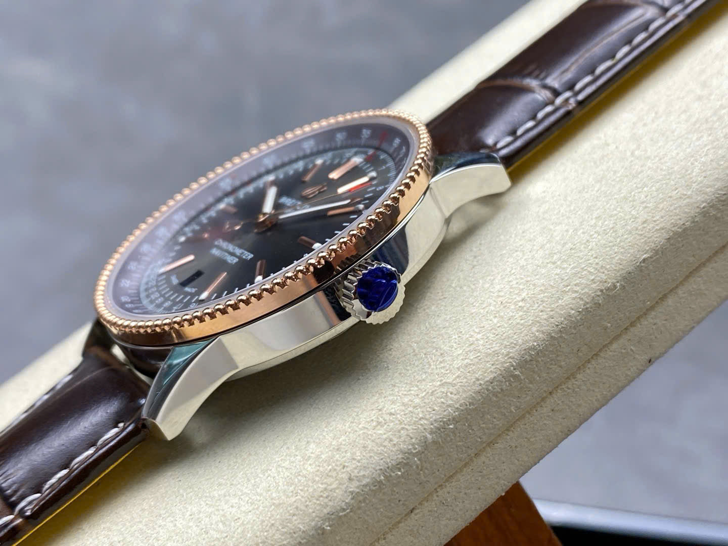 Breitling Navitimer Watch Gray Dial & Leather Strap 41mm - Image 5