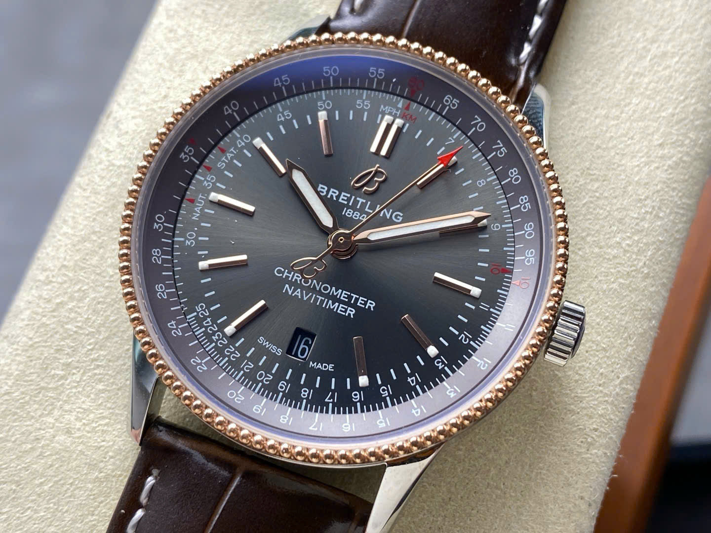 Breitling Navitimer Watch Gray Dial & Leather Strap 41mm - Image 3
