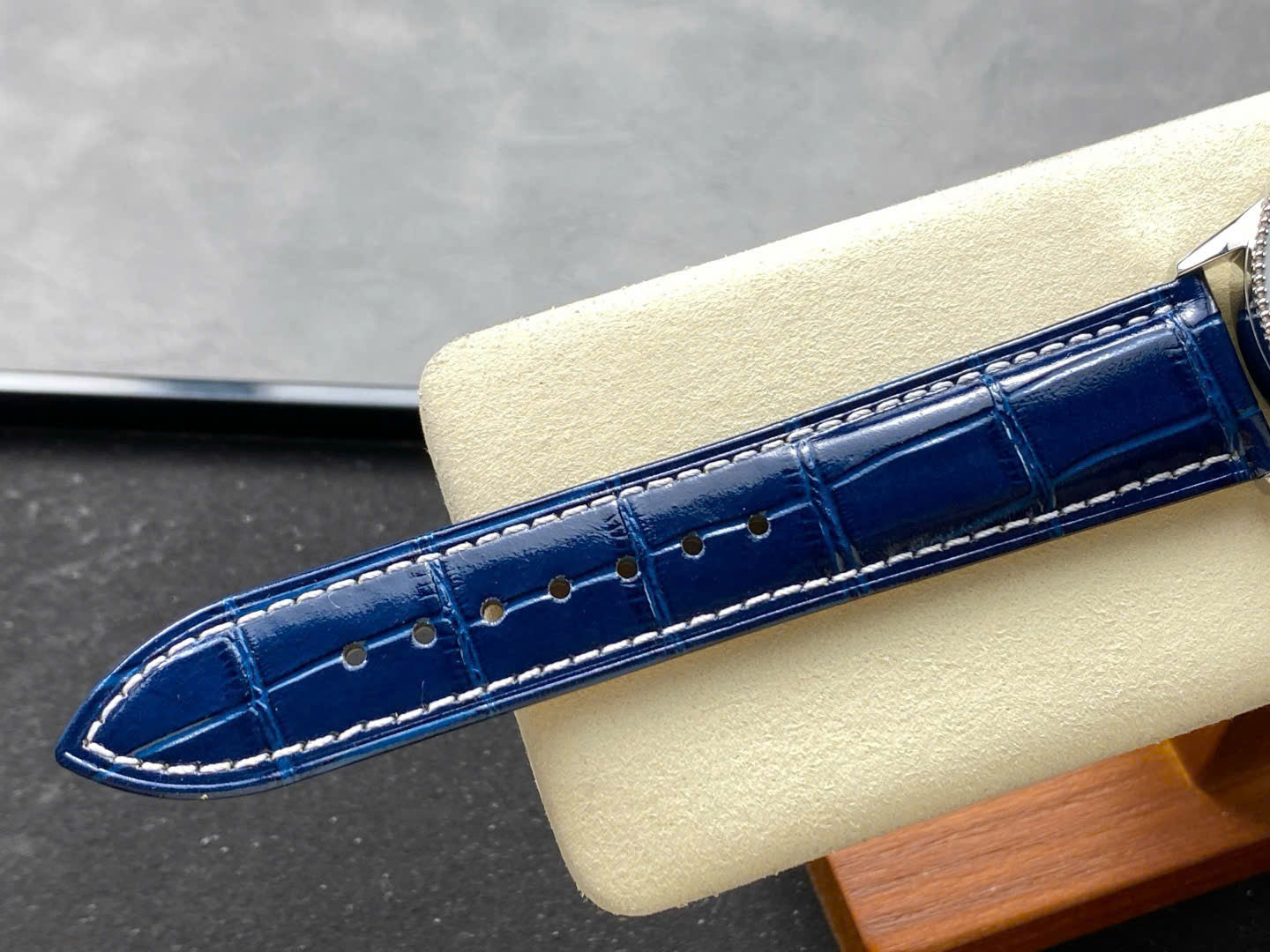 Breitling Navitimer Watch Blue Dial 41mm - Image 9