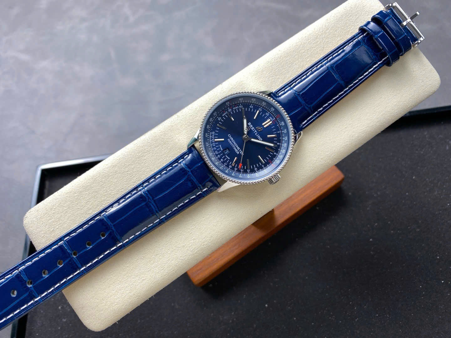 Breitling Navitimer Watch Blue Leather Strap 41mm - Image 2