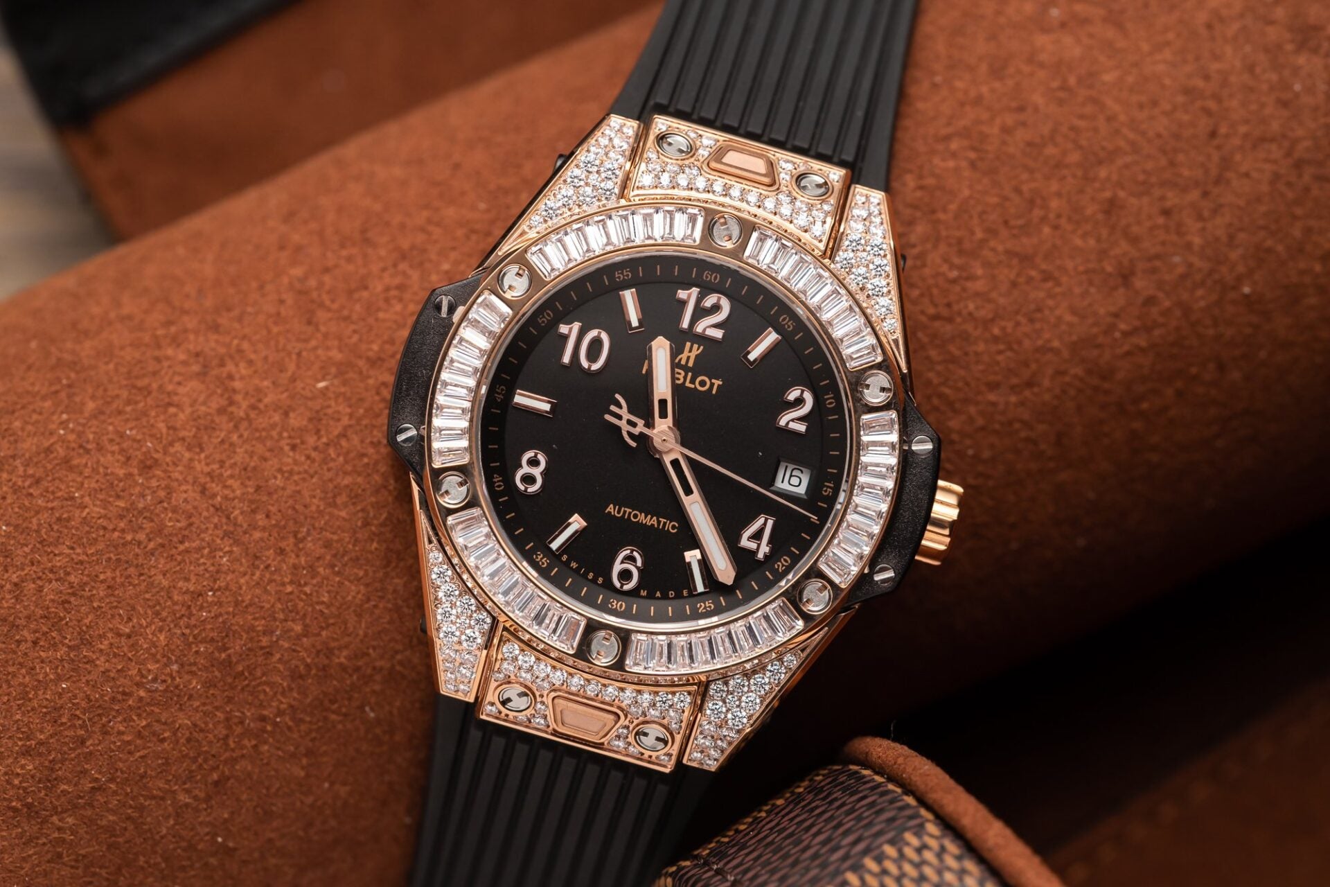 Hublot Watch Big Bang One Click King Gold Black Dial 39mm - Image 3