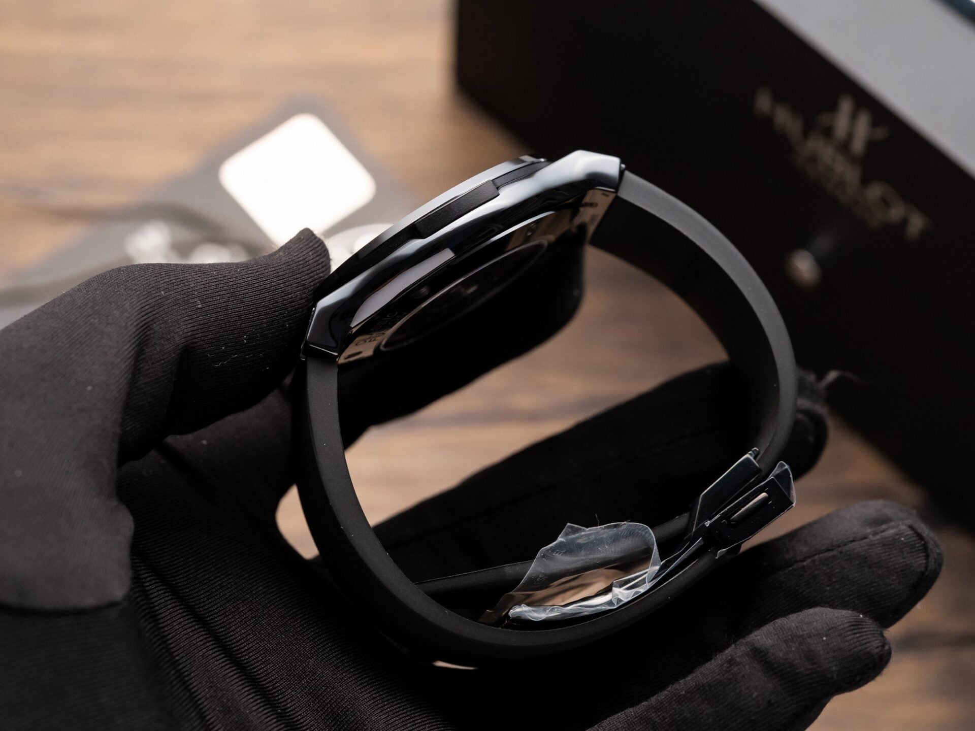 Hublot Classic Fusion Ceramic Carbon Dial Watch Leather Strap 42mm - Image 5