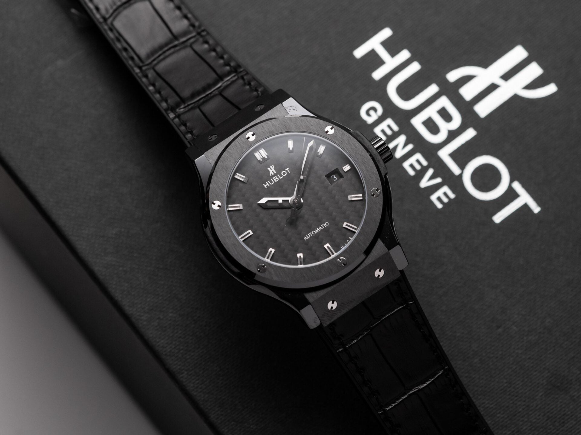 Hublot Classic Fusion Ceramic Carbon Dial Watch Leather Strap 42mm - Image 3
