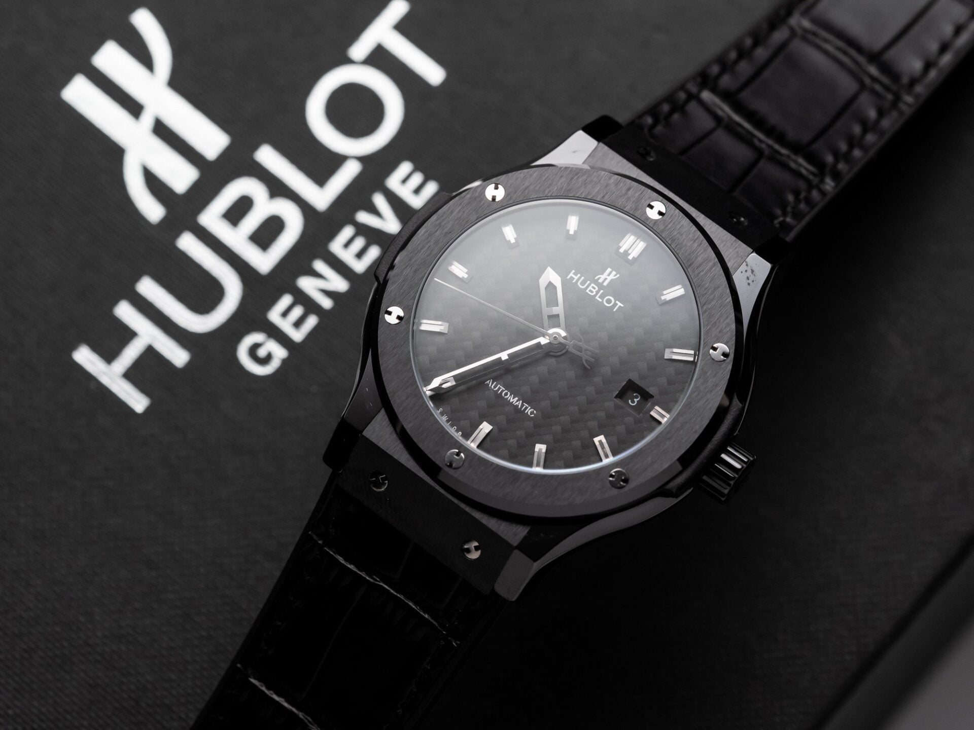 Hublot Classic Fusion Ceramic Carbon Dial Watch Leather Strap 42mm - Image 2