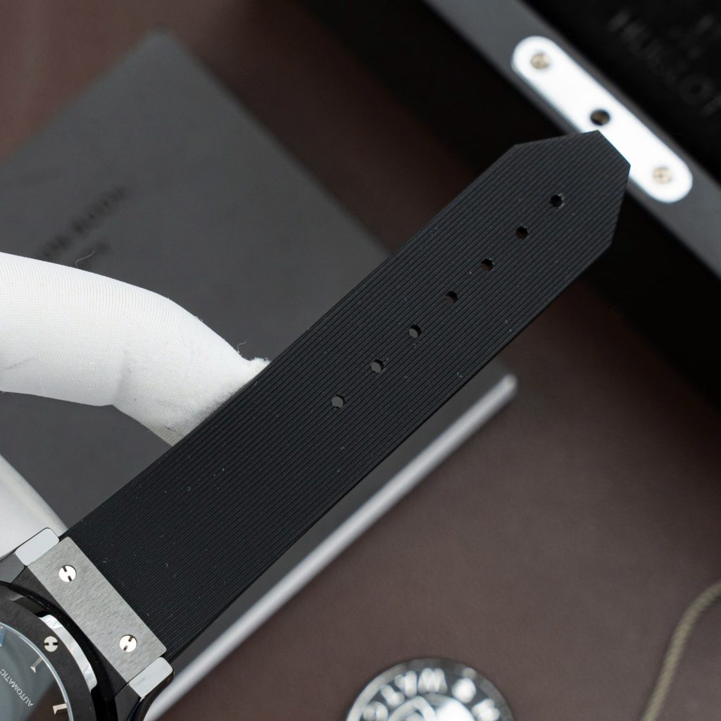 Đồng Hồ Hublot Classic Fusion Ceramic Chế Tác Màu Đen Dây Cao Su 42mm (2)