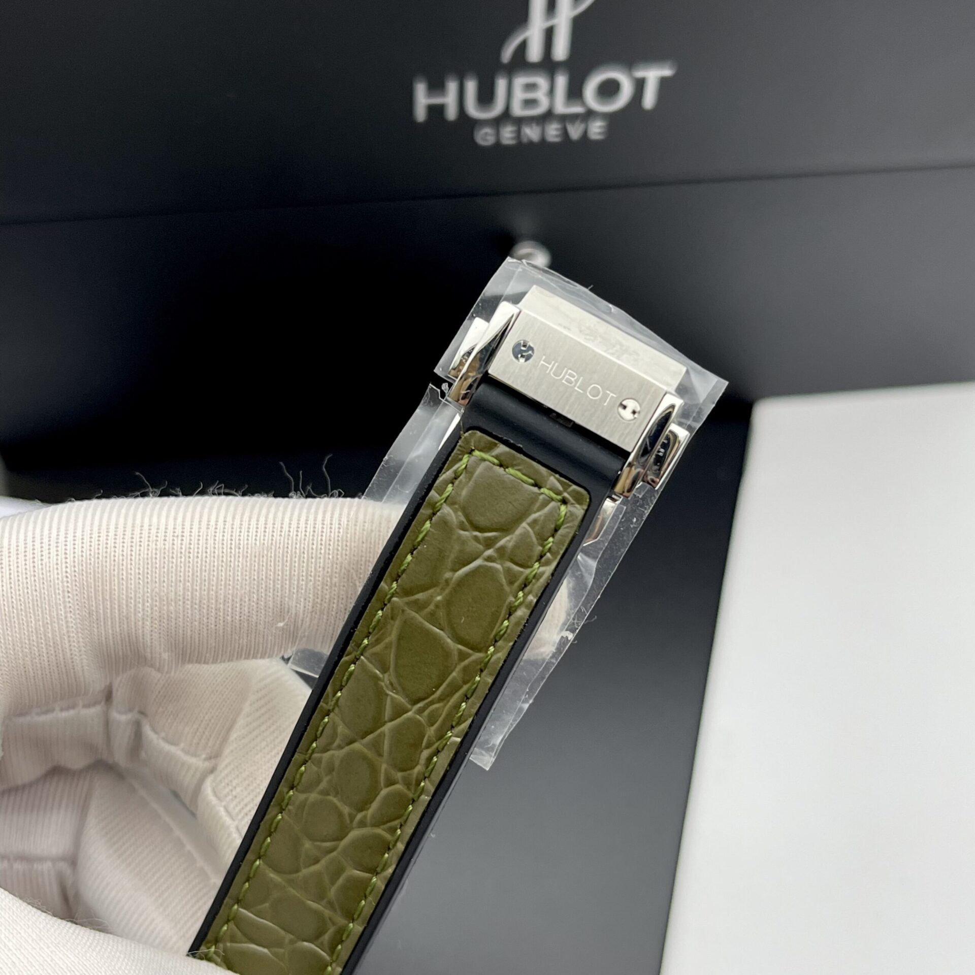 Hublot Classic Fusion Watch Womens Green Dial 33mm - Image 7