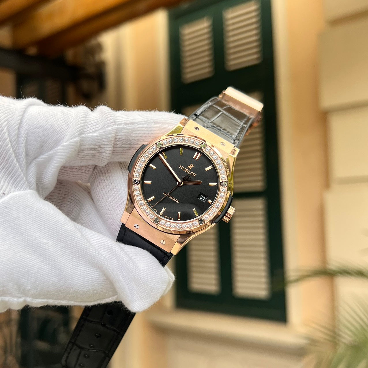 Hublot Classic Fusion King Gold Watch Diamond Bezel 42mm - Image 3