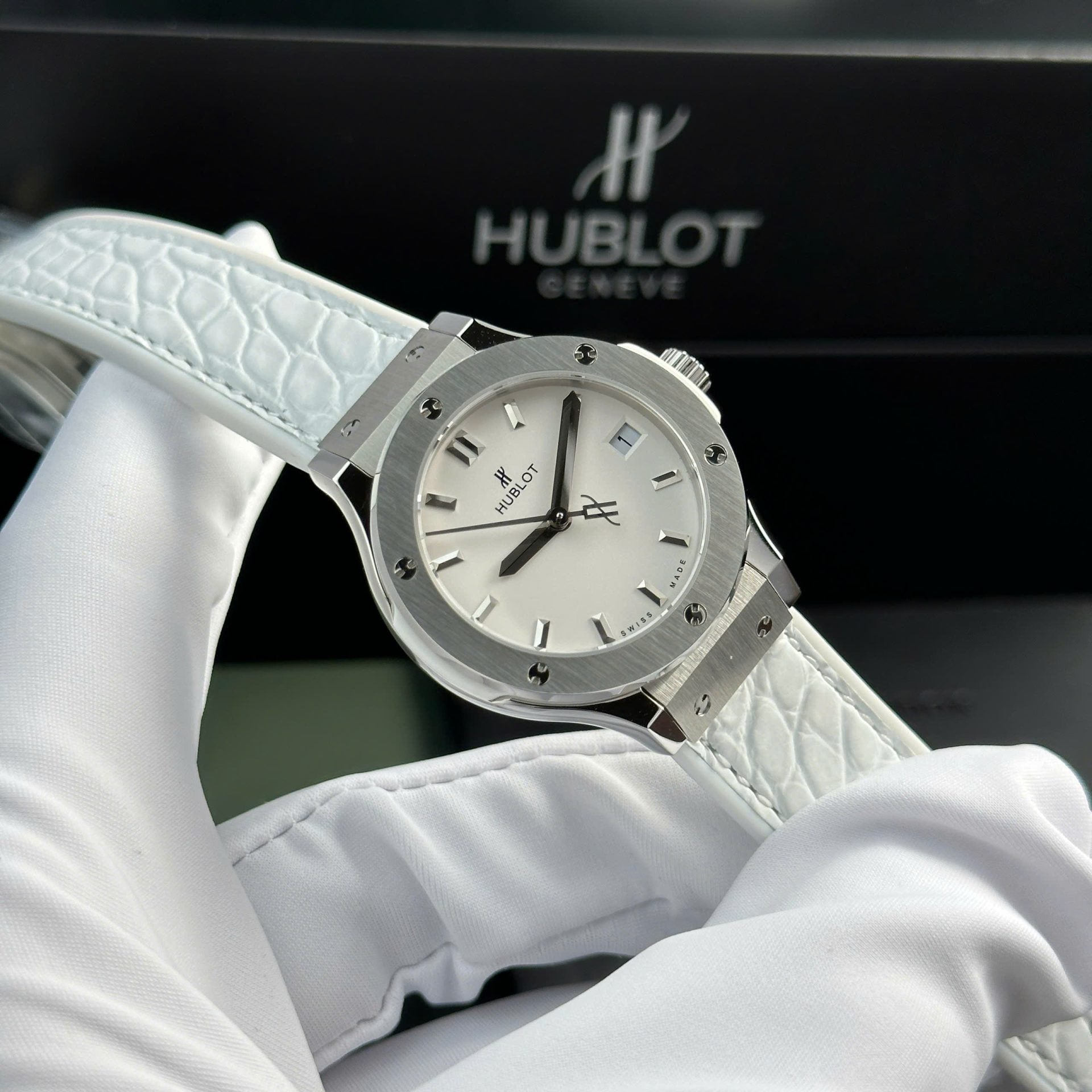 Hublot Classic Fusion Watch Women White 33mm - Image 3