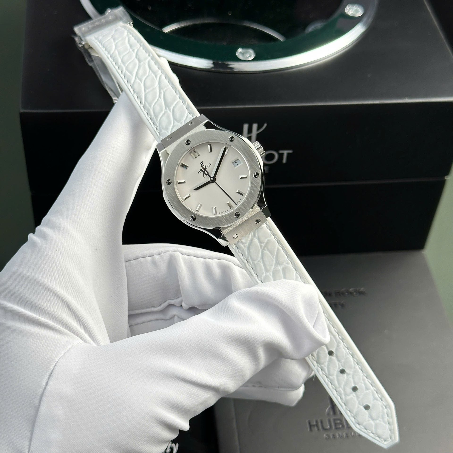 Hublot Classic Fusion Watch Women White 33mm - Image 2