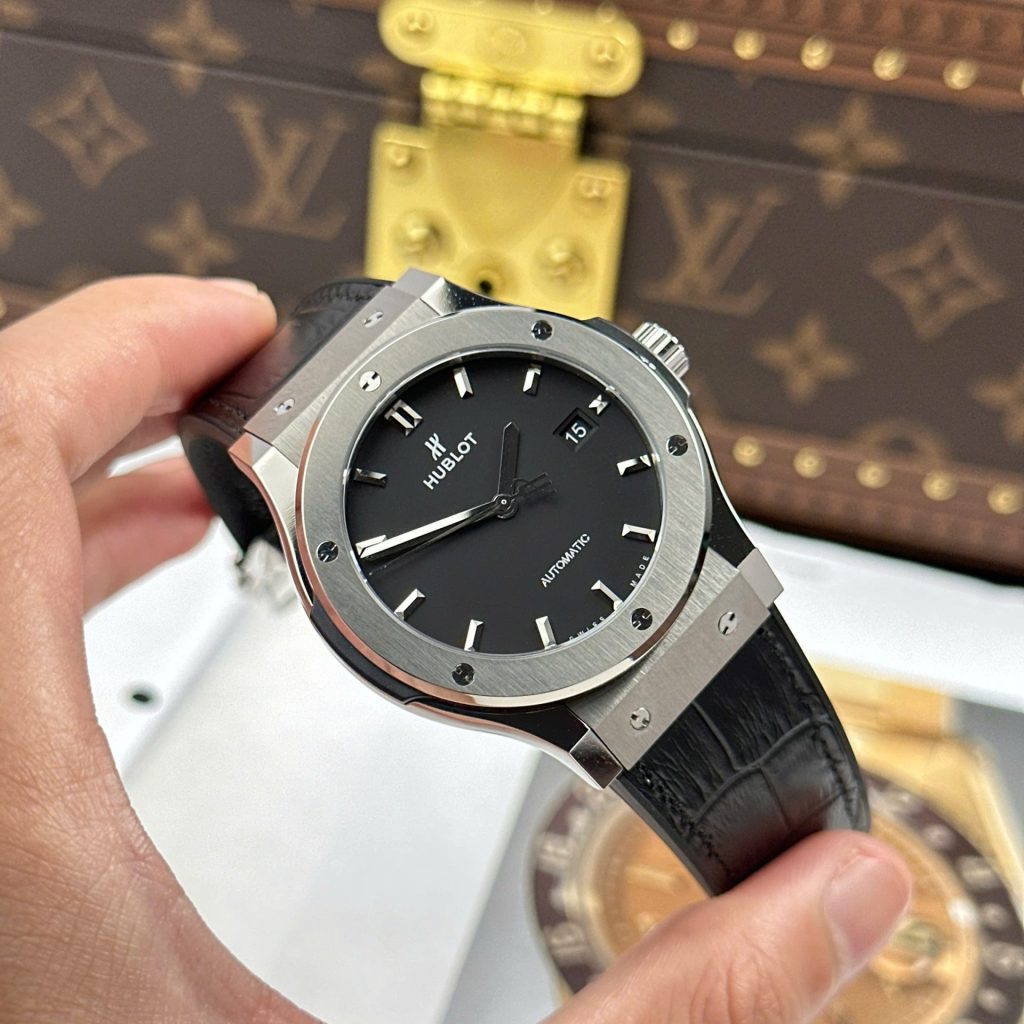 Đồng Hồ Hublot Classic Fusion Rep 11 Màu Đen Trọng Lượng 84 Gram Siêu Nhẹ Xưởng JJZ 42mm (3)