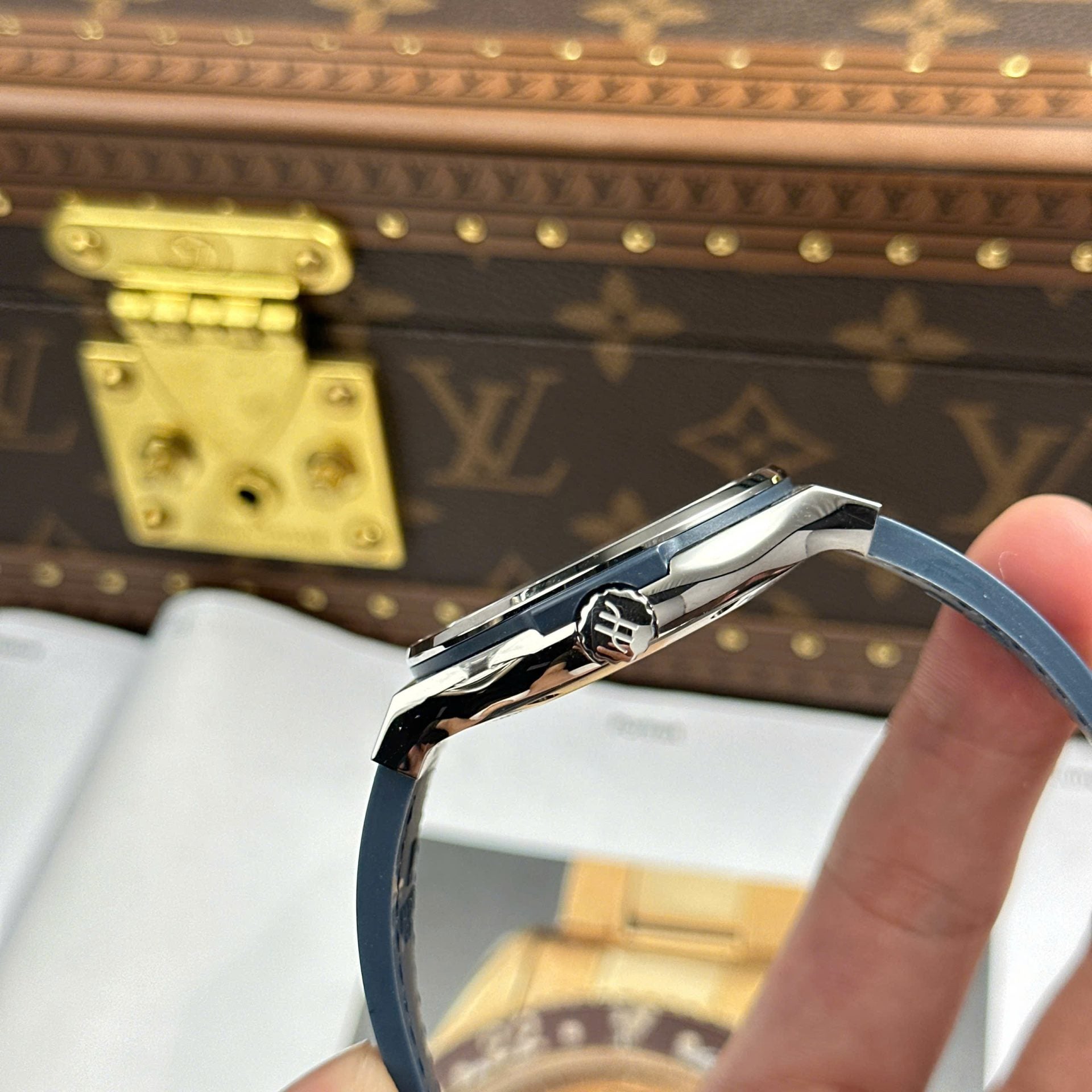 Hublot Classic Fusion Blue Watch Weight 84 Grams Super Light 42mm - Image 8