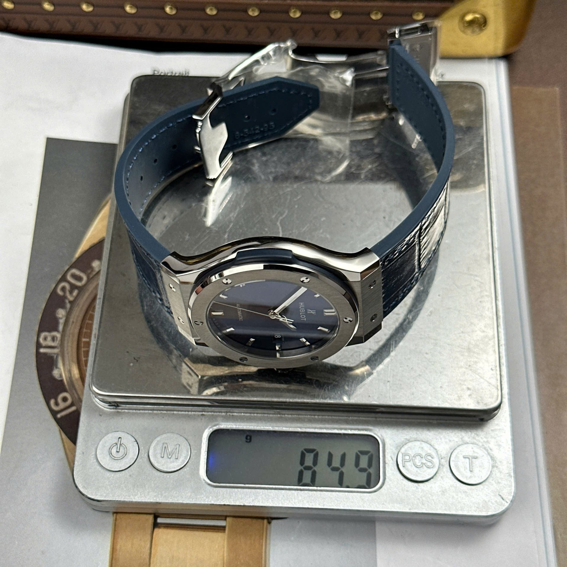 Hublot Classic Fusion Blue Watch Weight 84 Grams Super Light 42mm - Image 2