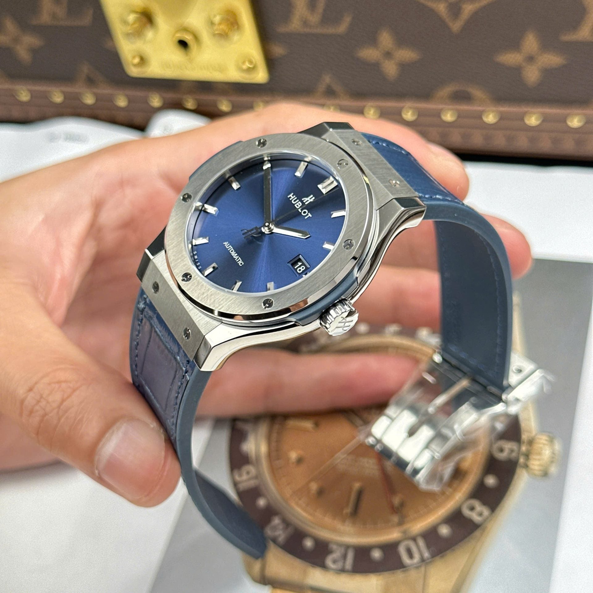 Hublot Classic Fusion Blue Watch Weight 84 Grams Super Light 42mm - Image 4