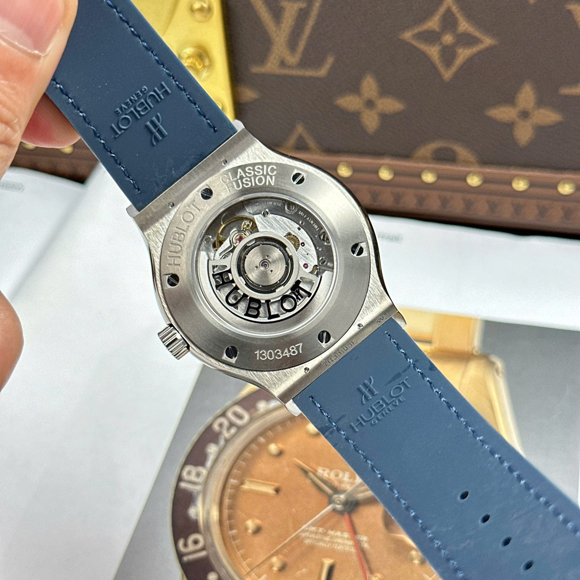 Hublot Classic Fusion Blue Watch Weight 84 Grams Super Light 42mm - Image 10