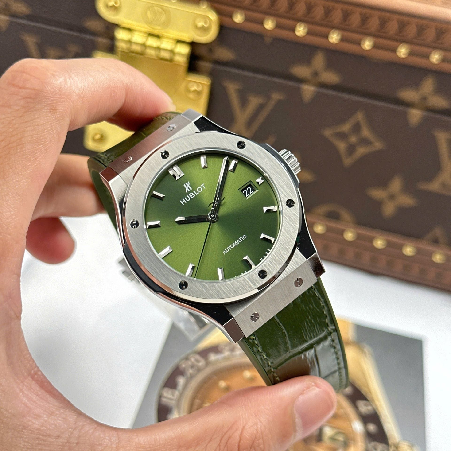 Hublot Classic Fusion Green Watch Weight 84 Grams Super Light 42mm - Image 3