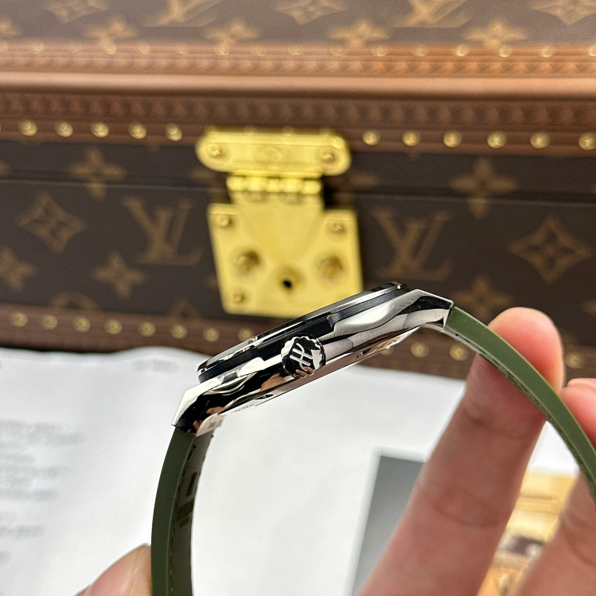 Hublot Classic Fusion Green Watch Weight 84 Grams Super Light 42mm - Image 8